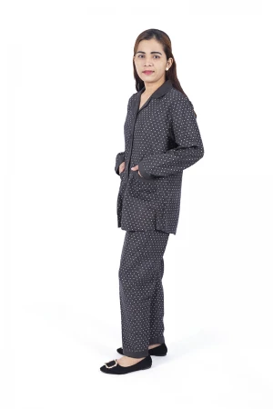 زي عاملة قطعتين منقط أكمام طويلة  بجيوب و ياقة بأزرار امامية