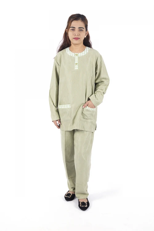 زي عاملة شتوي قطعتين بجيوب و ياقة كاروهات شكل سبعة