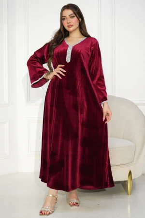 جلابية نسائي انيقة قماش مخمل ناعم لون عودي بأطراف كريستالية باللون الفضي