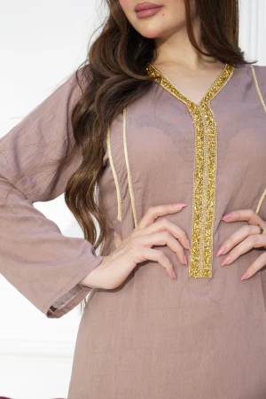 جلابية سهرة نسائي أنيقة لون لحمي اكمام واسعة  بتطريزمن الأمام باللون الذهبي