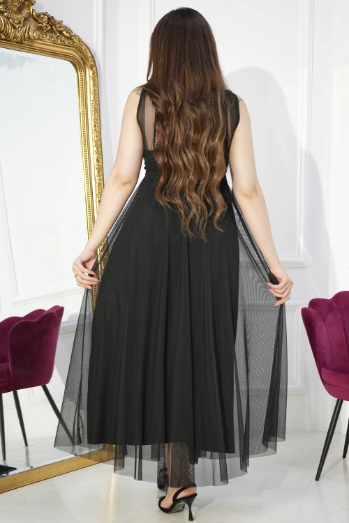 فستان سهرة نسائي اسود طويل أنيق أكمام طويلة شفافة وقماش لامع من الصدر بكسرات سفلية أمامية