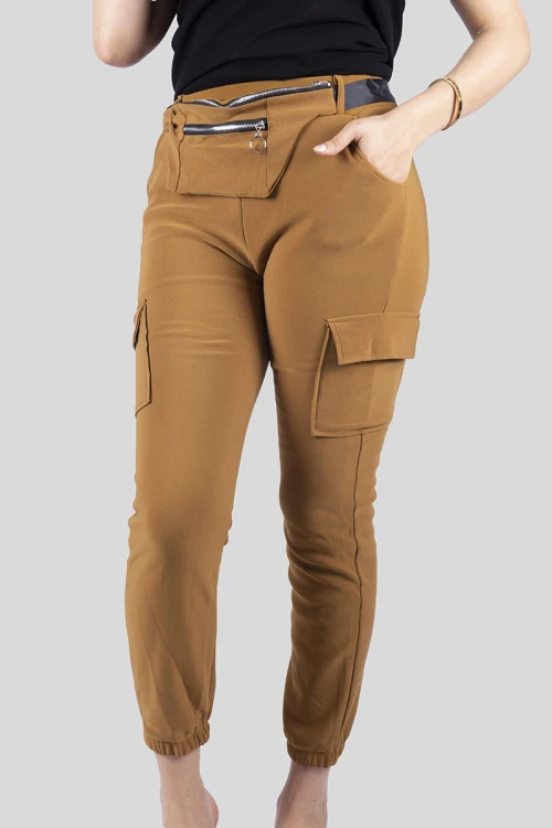 بنطلون نسائي شتوي أنيق مبطن لون كركمي بجيوب أمامية وحزام بشكل شنطة منفصل ومطاط أسفل الرجل