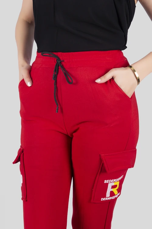 بنطلون نسائي شتوي أنيق مبطن بجيوب أمامية عليها كتابات حروف انجليزية مع حزام مطاطي و رباط على الخصر