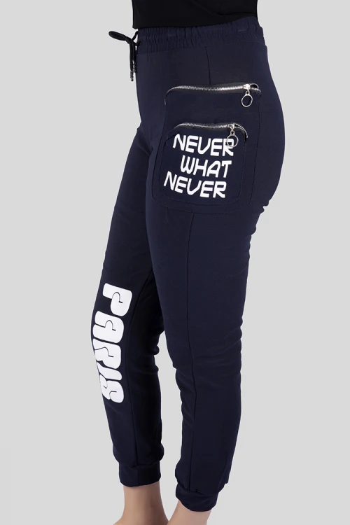 بنطلون نسائي أنيق مبطن بجيوب أمامية بسحاب وكتابات حروف انجليزية مع حزام مطاطي ورباط على الخصر