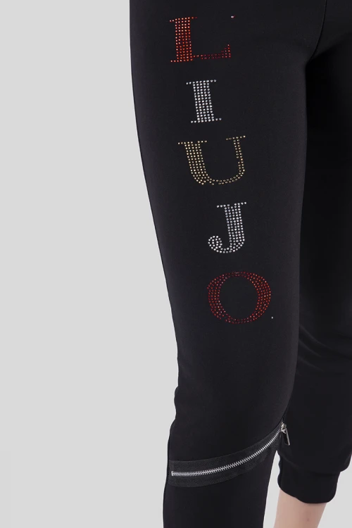 بنطلون نسائي أنيق مبطن بجيوب وسحاب زينة من الأمام وكتابات حروف انجليزية مع حزام مطاطي ورباط على الخصر