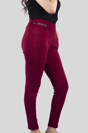 بنطلون نسائي أنيق مبطن لون عودي بجيوب و خصر عالي مزين بأزرار أمامية وسلسال ذهبي من الجوانب