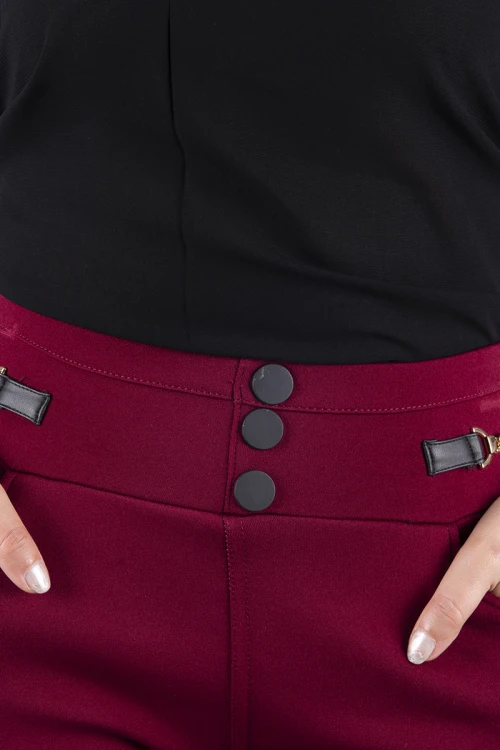 بنطلون نسائي أنيق مبطن لون عودي بجيوب و خصر عالي مزين بأزرار أمامية وسلسال ذهبي من الجوانب