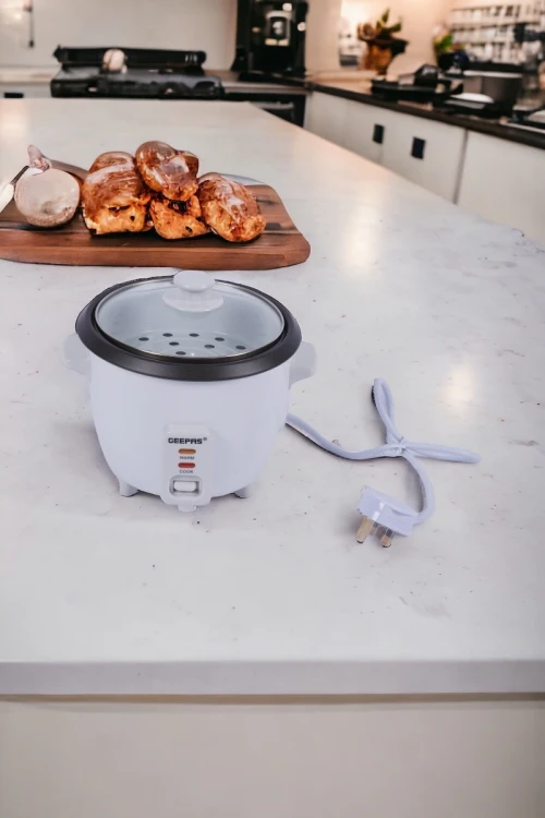 قدر أرز كهربائي مع جهاز بخار ماركة جيباس مع ملعقة أرز وكوب قياس 300 وات