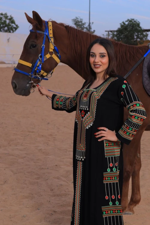 جلابية تراثية نسائي لون أسود  تطريز عسيري ونقوشات ملونة من الأمام والجوانب و الأكمام