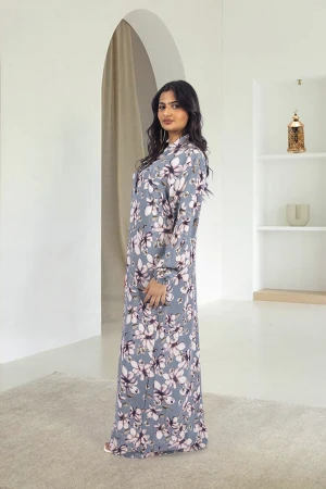 قميص روز نسائي طويل بطبعات ورود كامل أكمام طويلة مزمومة وياقة مرتفعة بقلبات و أزرار أمامية 