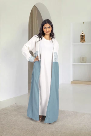 جلابية نسائي أنيقة قطعتين داخلي علاقي لون سكري سادة والخاجي شكل عباية مفتوحة باللون السكري والتفاحي يفصل بينهم تطريز أنيق مع رباط على الخصر