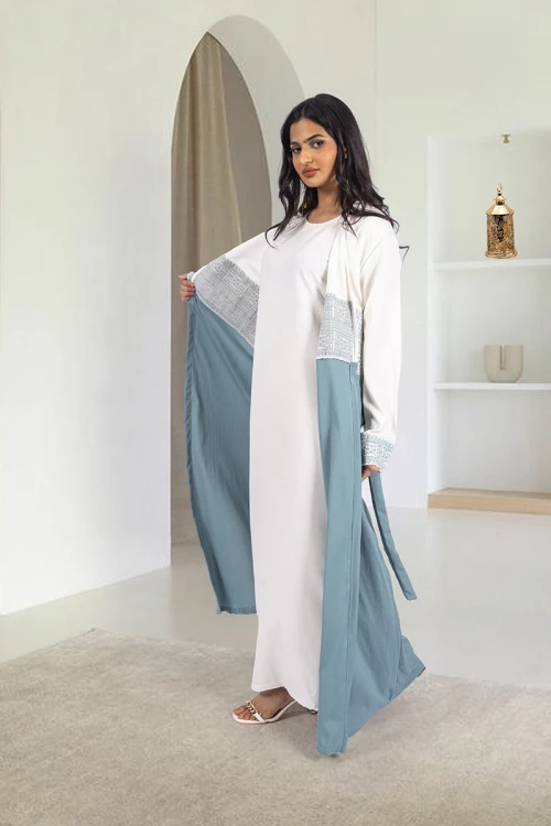 جلابية نسائي أنيقة قطعتين داخلي علاقي لون سكري سادة والخاجي شكل عباية مفتوحة باللون السكري والتفاحي يفصل بينهم تطريز أنيق مع رباط على الخصر