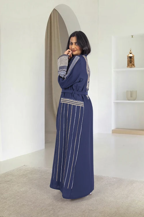 جلابية نسائي أنيقة لون نيلي قطعة واحدة شكل عباية مفتوحة من الامام بتطريز تراثي فخم من الامام والأكمام والخلف ورباط على الخصر