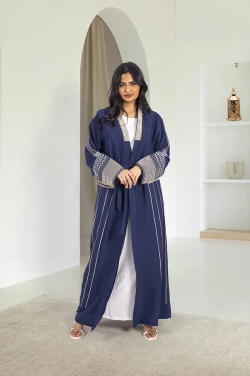 جلابية نسائي أنيقة لون نيلي قطعة واحدة شكل عباية مفتوحة من الامام بتطريز تراثي فخم من الامام والأكمام والخلف ورباط على الخصر