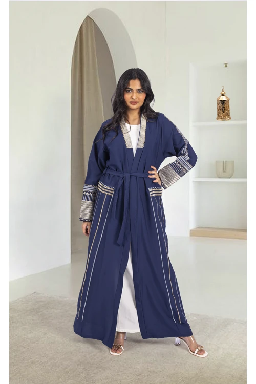 جلابية نسائي أنيقة لون نيلي قطعة واحدة شكل عباية مفتوحة من الامام بتطريز تراثي فخم من الامام والأكمام والخلف ورباط على الخصر