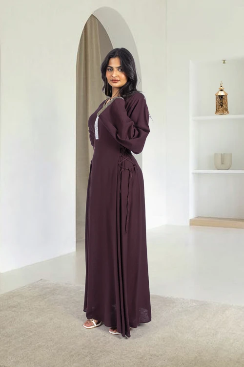 جلابية-نسائي-أنيقة-لون-بني-فتحة-صدر-شكل-