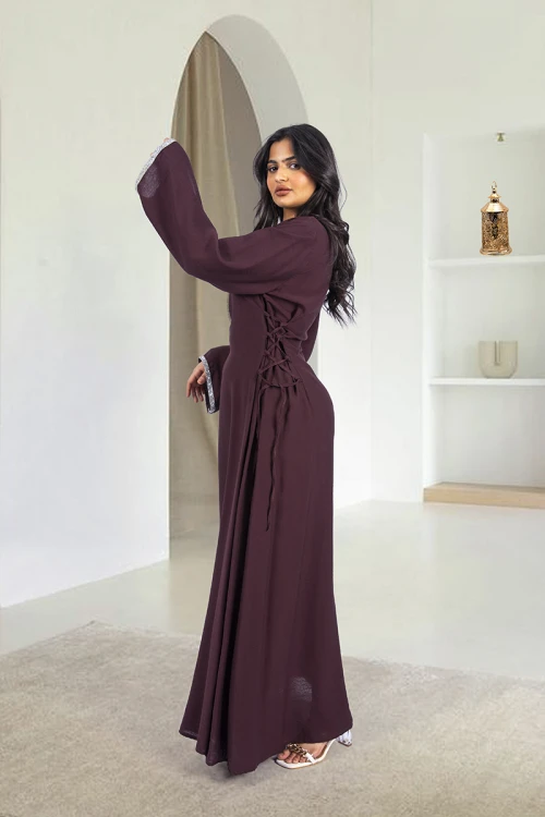 جلابية-نسائي-أنيقة-لون-بني-فتحة-صدر-شكل-