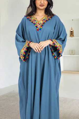جلابية نسائي أنيقة لون أزرق أكمام واسعة فتحة الصدر شكل سبعة مزينة بتطريز ذهبي ودناديش ملون بالصدر و الأكمام