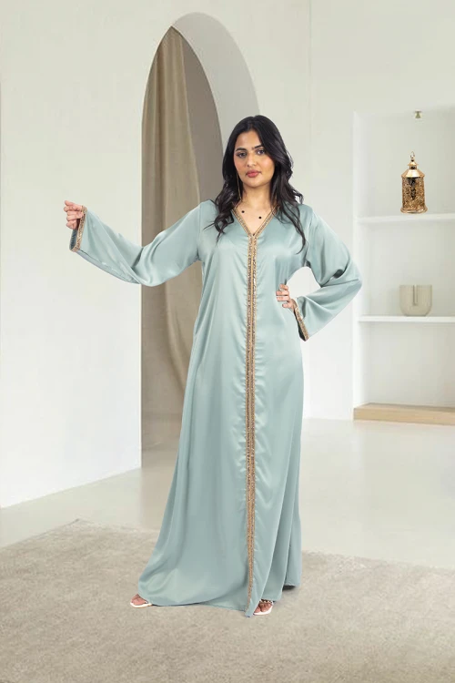 جلابية نسائي أنيقة قماش ناعم لون تفاحي فتحة الصدر شكل سبعة بتطيز كامل طولي من الصدر والأكمام