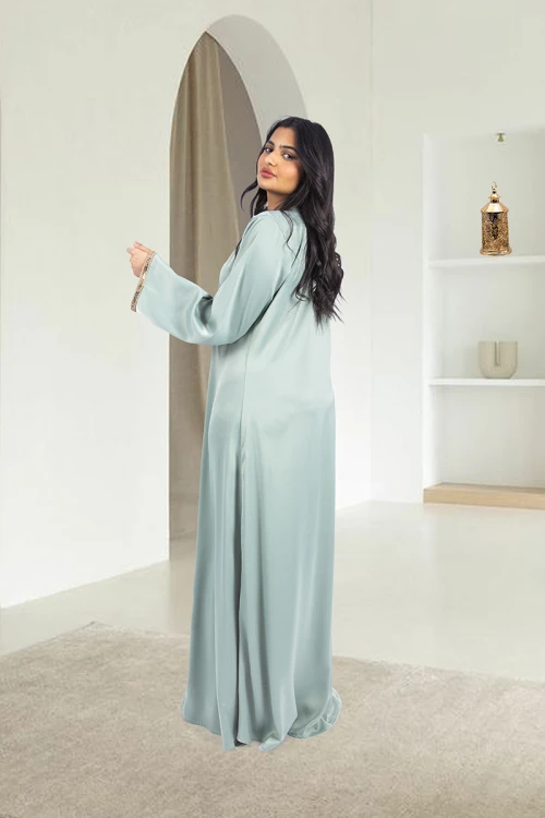 جلابية نسائي أنيقة قماش ناعم لون تفاحي فتحة الصدر شكل سبعة بتطيز كامل طولي من الصدر والأكمام