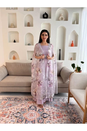 فستان نسائي أنيق قطعتين منفصلة من الداخل قماش سادة والخارجية قماش مشجر بأكمام مفتوحة وحزام على الخصر 