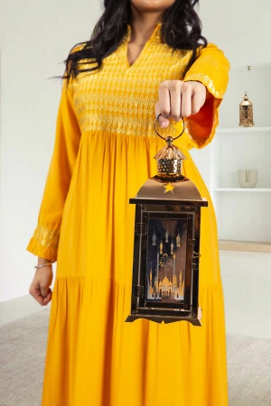 فانوس رمضان ذهبي حجم وسط مكتوب عليها رمضان كريم بأشكال مختلفة