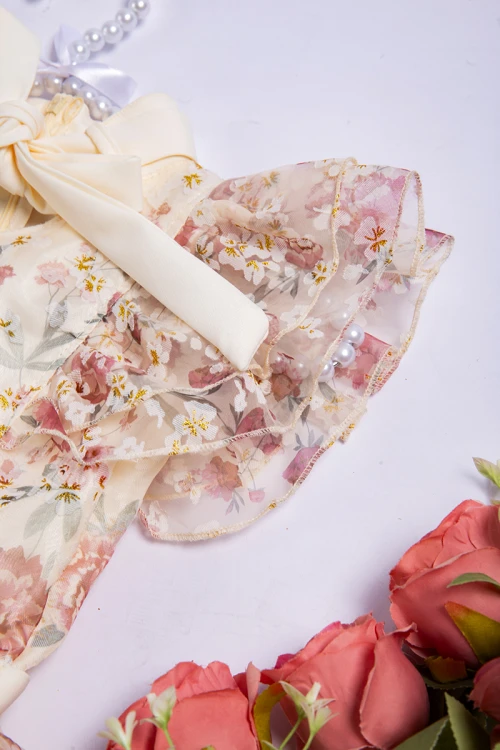 فستان بناتي أنيق مشجر وردي أكمام قصيرة طبقتين بياقة شكل حزام ورباط باللون السكري و خصر مزموم برباط من الخلف