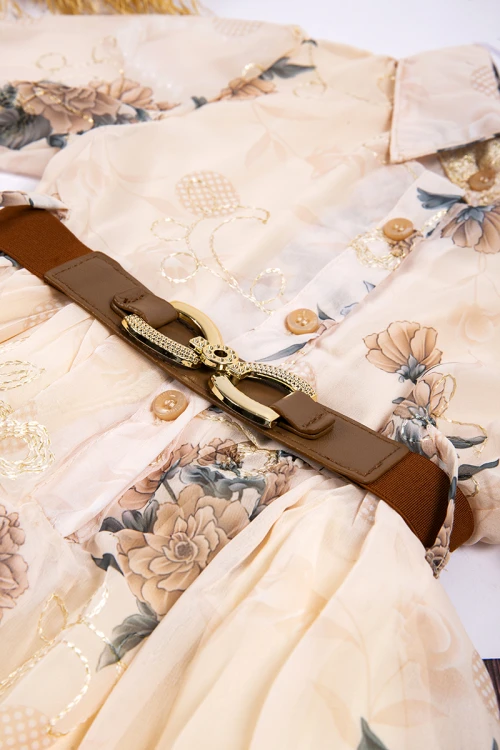 فستان بناتي أنيق قطعتين  لون بيج مشجر أكمام قصيرة و ياقة بأزرار أمامية و حزام على الخصر