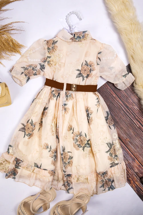 فستان بناتي أنيق قطعتين  لون بيج مشجر أكمام قصيرة و ياقة بأزرار أمامية و حزام على الخصر