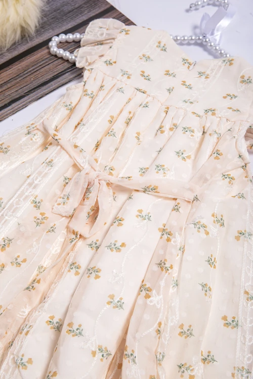 فستان بناتي أنيق بيج مشجر أكمام قصيرة و فتحة الصدر دائرية بخصر مزموم مرتفع