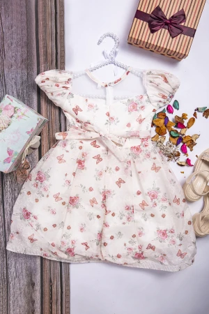 فستان بناتي أنيق لون سكري  مشجر شكل فيونكة على الأكتاف ببروش كريستال من الأمام ورباط من الخلف 