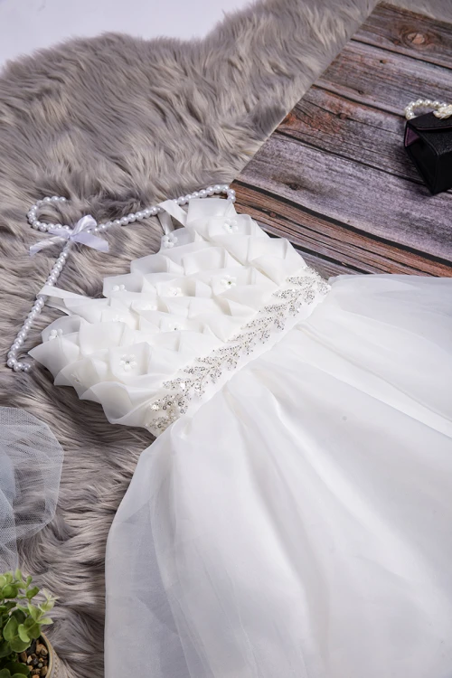 فستان بناتي أنيق علاقي بدون أكمام بلفائف جميلة عليها ورود وتطريز كريستال من الأمام و مزموم كامل من الخلف