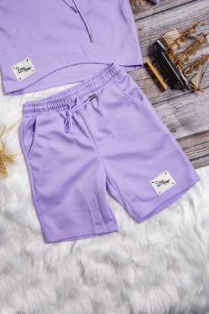 طقم بناتي قطعتين رياضي أنيق لون موف بشعار من الامام التيشرت هودي أكمام قصيرة و شورت برباط على الخصر 