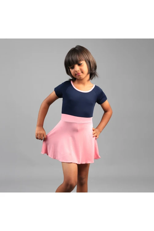 مايوه سباحة بياقة مستديره وأكمام قصيرة