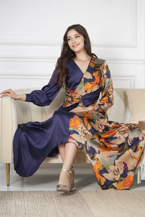 فستان نسائي أنيق قماش مشجر مدموج مع قماش سادة كحلي بحركة مميزة على الخصر وكسرات من الأسفل و أكمام طويلة بأزرار قفل