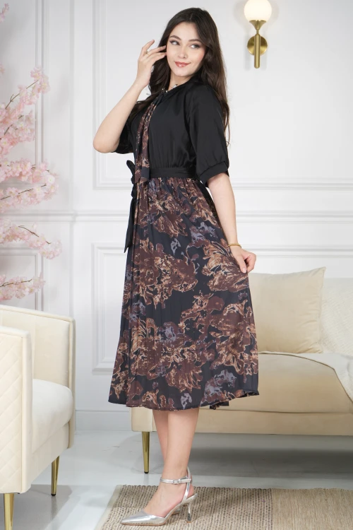 فستان نسائي أنيق لون أسود من الأعلى ومشجر لون أسود وبني من الأسفل مع رباط مشجر على الرقبة و أكمام قصيرة و رباط على الخصر