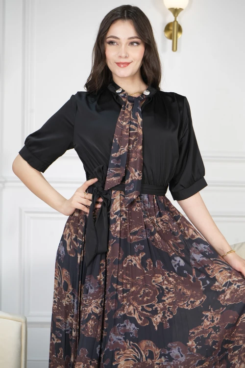 فستان نسائي أنيق لون أسود من الأعلى ومشجر لون أسود وبني من الأسفل مع رباط مشجر على الرقبة و أكمام قصيرة و رباط على الخصر