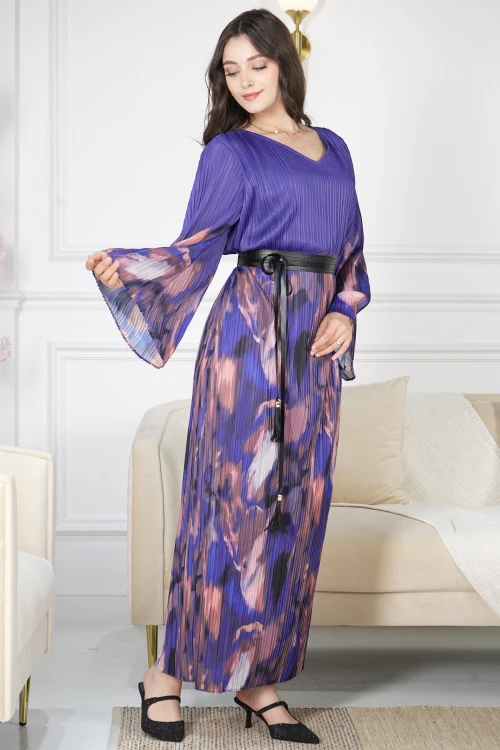 فستان نسائي أنيق طويل مشجر أكمام طويلة واسعة فتحة صدر شكل سبعة وحزام أسود منفصل عليه رباط بهدب نازل لأسفل