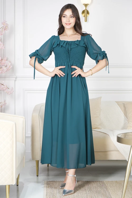 فستان نسائي أنيق لون أخضر بقصة صدر دائرية مزمومة عليها رباط من الامام و الأكمام