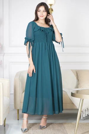 فستان نسائي أنيق لون أخضر بقصة صدر دائرية مزمومة عليها رباط من الامام و الأكمام   