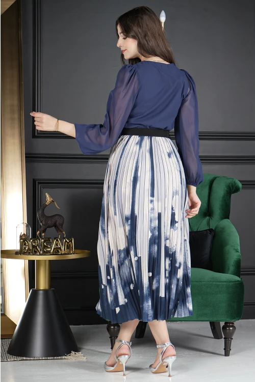 فستان نسائي أنيق طويل قماش لون سادة كحلي شيفون من الصدر بأكمام طويلة شفافة و قماش مموج بكسرات من الأسفل و حزام جلد أسود منفصل على الخصر