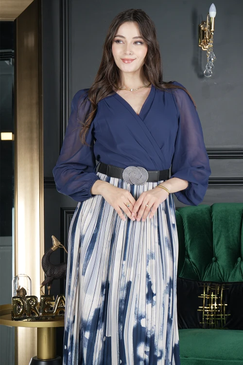 فستان نسائي أنيق طويل قماش لون سادة كحلي شيفون من الصدر بأكمام طويلة شفافة و قماش مموج بكسرات من الأسفل و حزام جلد أسود منفصل على الخصر