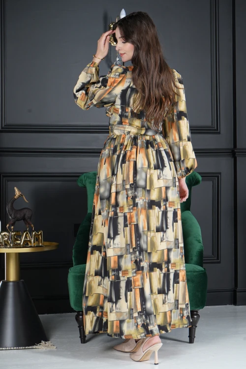 فستان نسائي أنيق قماش ألوان مموجة طويل بأكمام طويلة مزمومة فتحة الصدر شكل سبعة لف على الخصر ومفتوح من الأسفل