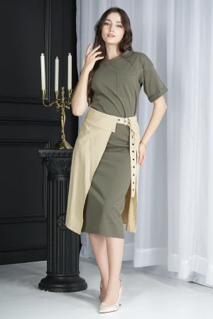 فستان نسائي أنيق رسمي قصير و أكمام قصيرة قماش لون زيتي مع قماش من الخصر بحزام لون سكري 