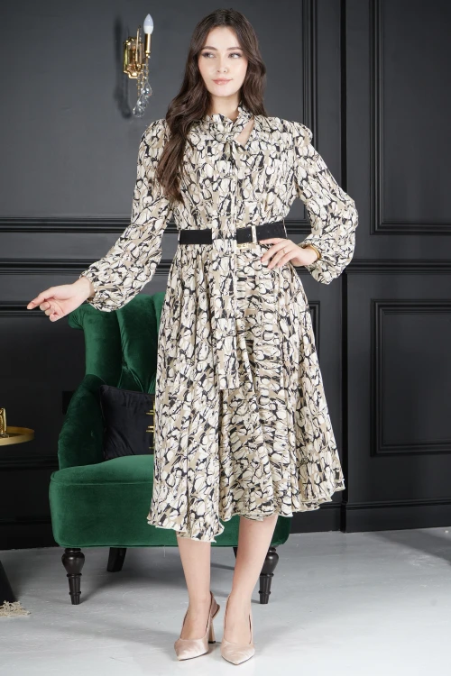 فستان نسائي أنيق قماش مشجر برباط طويل على الرقبة و أكمام طويلة مزمومة بدون حزام