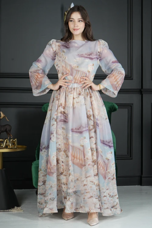 فستان نسائي أنيق قماش مشجر طويل و أكمام واسعة طويلة بفتحة صدر عالية وحزام بني منفصل على الخصر