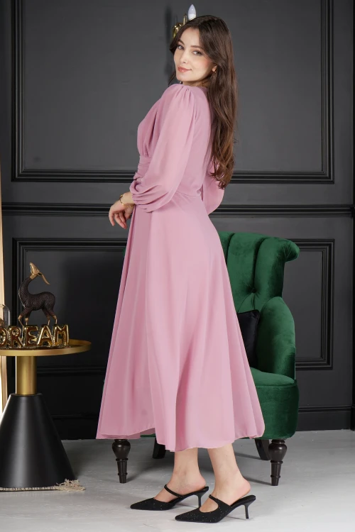 فستان نسائي أنيق قماش شيفون لون وردي سادة طويل بكسرات مزمومة من الأمام والخصر والأكمام