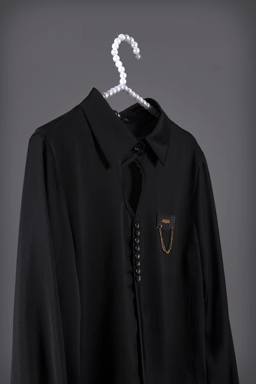 بلوزة نسائي أنيقة لون ذهبي أكمام طويلة بياقة مفتوحة برباط وسلسال ذهبي