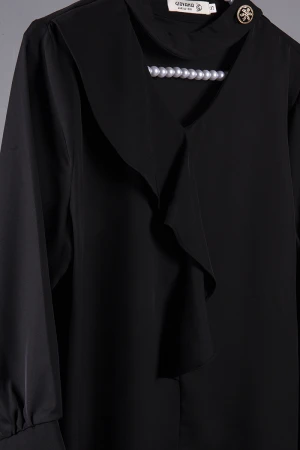 بلوزه  نسائي أنيقة لون أسود أكمام طويلة و ياقة دائرية بقفل أنيق مزخرف من الأمام مفتوح من الصدر    