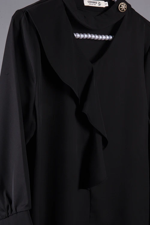بلوزه  نسائي أنيقة لون أسود أكمام طويلة و ياقة دائرية بقفل أنيق مزخرف من الأمام مفتوح من الصدر